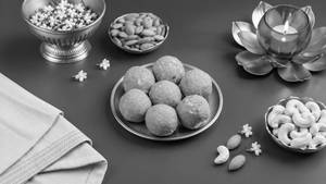 Gond Ladoo
