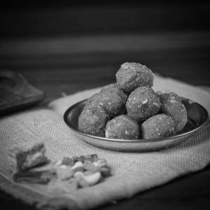 Gond Laddu( 5 Pieces)