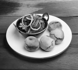 Bihari Litti [4 Pieces] With MUTTON Curry [2 Pieces]
