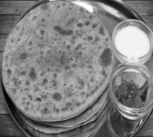 Alu Paratha + Lehsuni Chatni