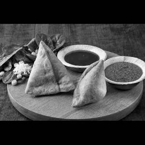 Palak Corn Cheese Samosa 2 Nos