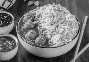 Hakka Noodles With Manchurian