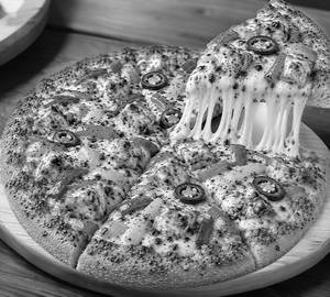 Spicy paneer pizza
