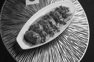 Chicken gravy momos