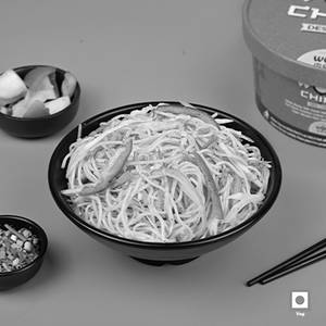 Veggie Hakka Noodles - (500 ml)