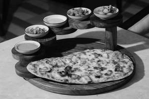 Paneer Tikka Naanza Platter                                 
