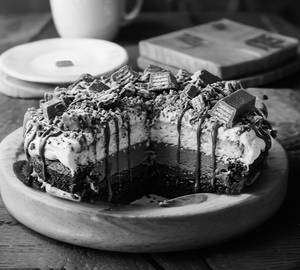 Kit kat slice crunch bowl cake