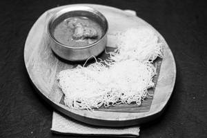 Idiyappam [3 pieces] With Chicken Curry