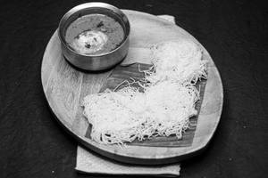 Idiyappam [3 pieces] With Egg Curry [2 eggs]