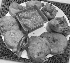 Aloo pyaj mix pakoda