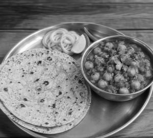 3 Roti With Chana Masala (250 ml) + salad