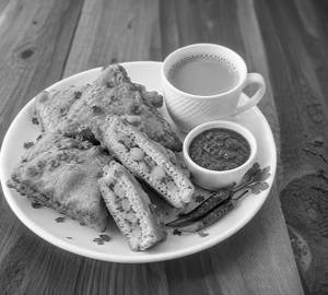 Bread pakoda and chai  [regular, 1 cup]