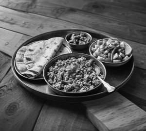 Paneer Bhurji + 4 roti + salad