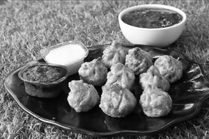 Veg Fried Momos [8 Pieces]