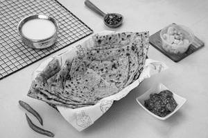Stuffed Tawa Kulcha (2 Pcs)