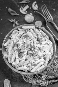 White sauce pasta veg