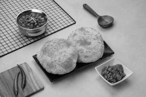 Chole Bhature (2 Pcs)