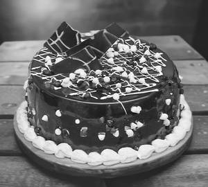 Eggless Choco Chips Cake