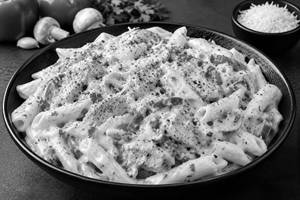 White Sauce Chicken Pasta