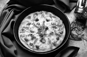 Indian Chicken Special Pizza