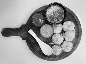 Veg Steamed Momos (6 Pieces)
