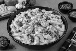 White Sauce Chicken Mix Pasta.