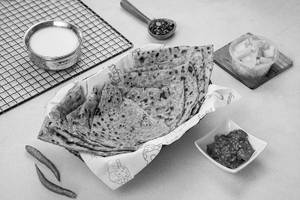 Aloo Pyaz Paratha (2 Pcs)