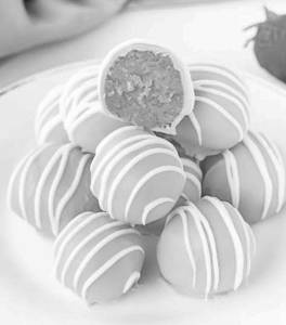 Strawberry+Rumbel Ball Pastry                                            