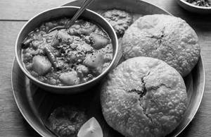 Biri Kachori With Aloo Sabzi - 5 Pieces