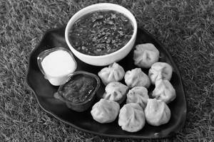 Veg Steamed Momos [8 Pieces]