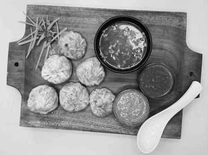 Veg Fried Momos (6 Pieces)