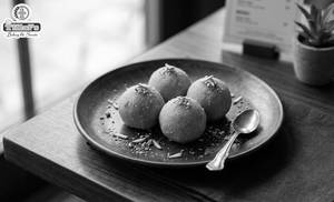 Ghee Besan Laddu