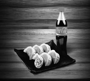 Veg steamed momos and coke
