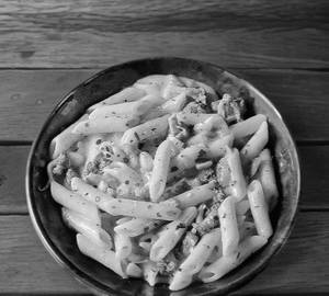 Veg creamy white sauce pasta