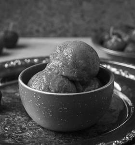 Strawberry sorbet (scoop)