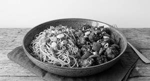 Veg Hakka Noodles With Chilli Chicken ( 4 pc )