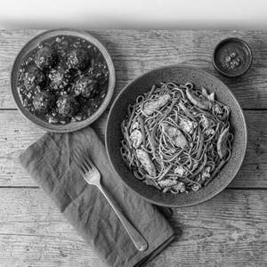 Egg Chicken Chowmein With Veg Manchurian Gravy ( 4 pc )
