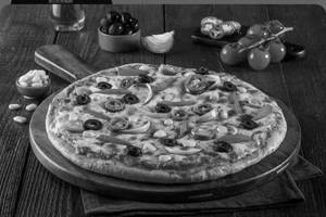 Supream Veggie Pizza