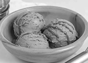 Chocolate whiskey gelato (scoop)