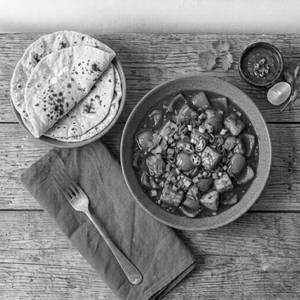 Tawa Roti With Chilli Paneer Gravy