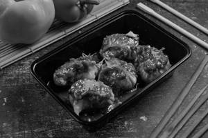 Manchurian pan fried momos