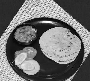 Butter Roti 4Pc With Paneer Masala + Salad Achar