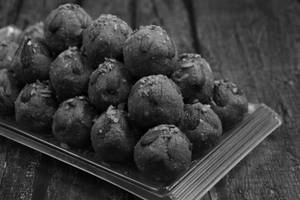 DRY FRUIT ATTA LADOO (DESI GHEE)
