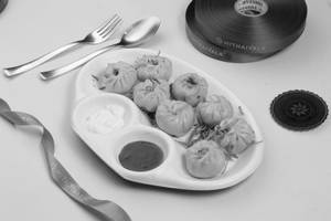 VEG MOMOS (STEAMED)