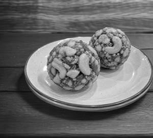 Kaju Laddu [2 Pieces]