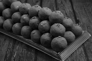 BESAN LADOO