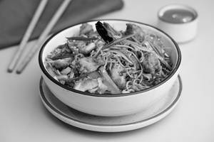 Chilly Garlic Noodles - Chicken