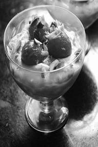 Gulab Jamun With Ice Cream