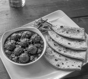 Veg Manchurian With Tawa Roti [ 4 Piece ] ( no onion no garlic )