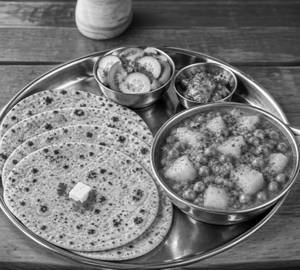 TAWA ROTI [ 4 PIECE ] ALOO MATAR KI SABZI BEST SELLER ( no onion no garlic )